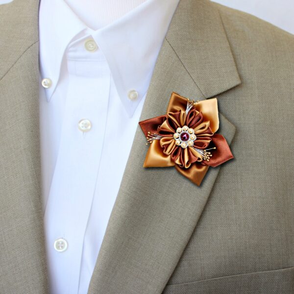 Brown flower grooms brooch