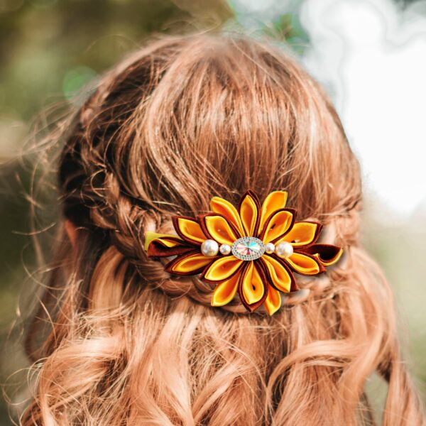 a girl with summer hair clip