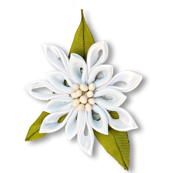Edelweiss flower brooch pin