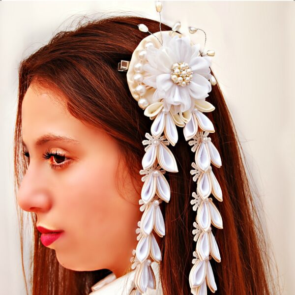 a bride wearing Kanzashi white flower hair clip