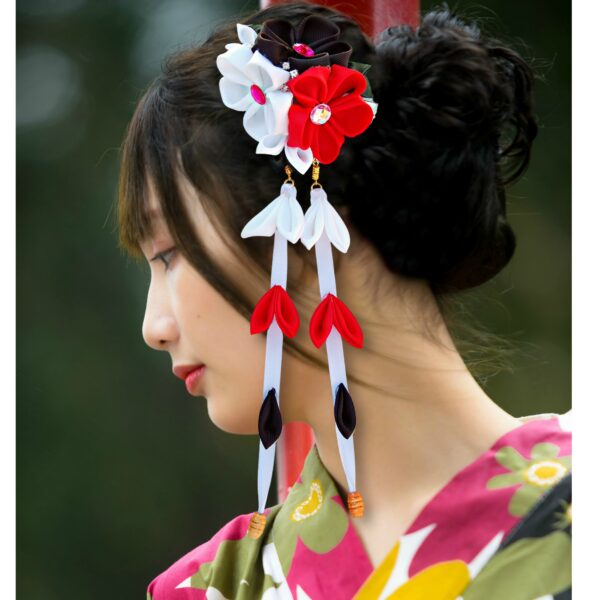 woman in kimono wearing dangle hair clip