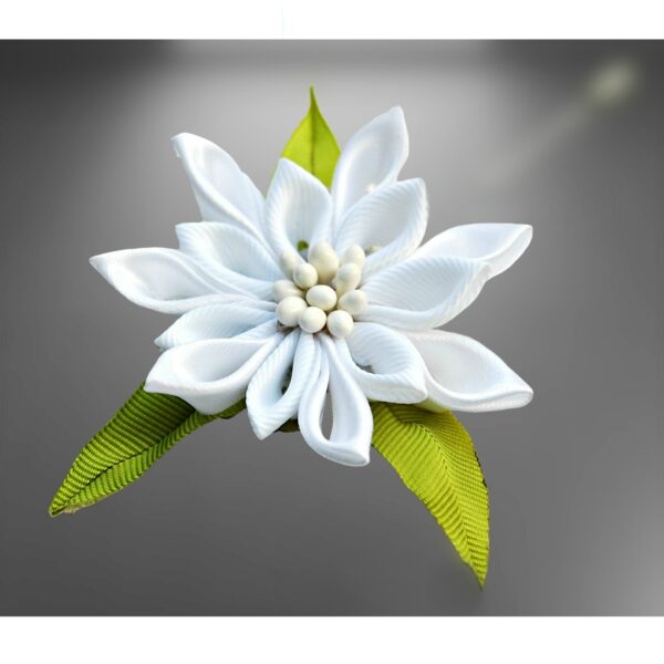 white Edelqweissflower lapel pin