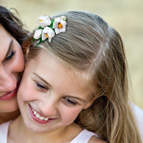 a girl wearing white lily hair clip