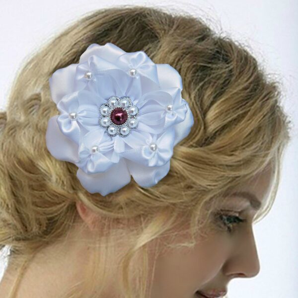 A women wearing bridal flower hair clip