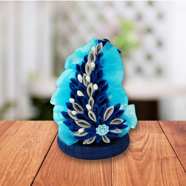 blue egg decor