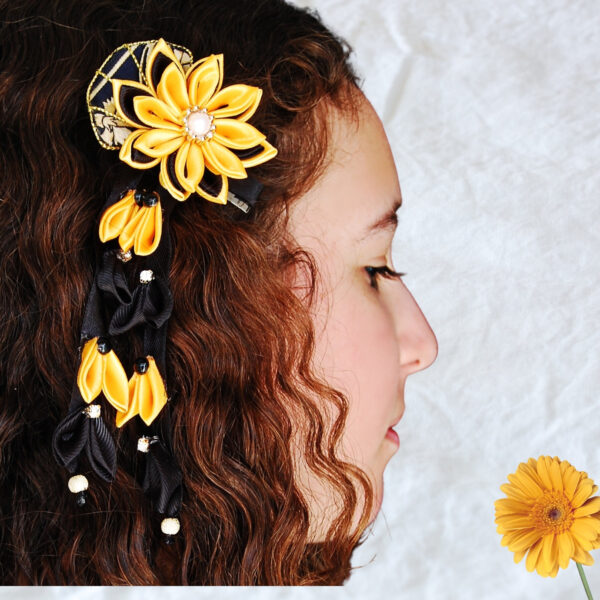 A girl wearing fan shaped hair clip